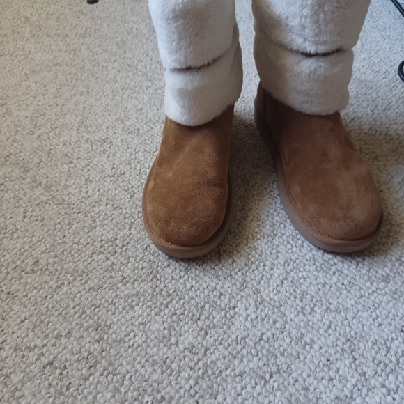 UGGs Koolaburra Dezi Tan suede boot size 9. Excellent like New condition - Picture 13 of 14